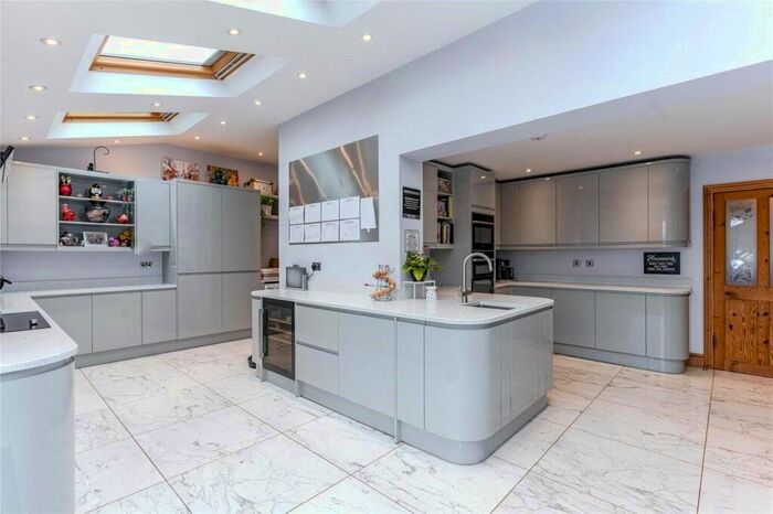 5 Bedroom Semi-Detached House For Sale In Stoke Road, Chelmscote, Leighton Buzzard, Buckinghamshire, LU7
