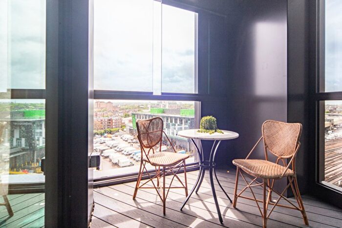 2 Bedroom Flat To Rent In Charles Clowes Walk, London, SW11