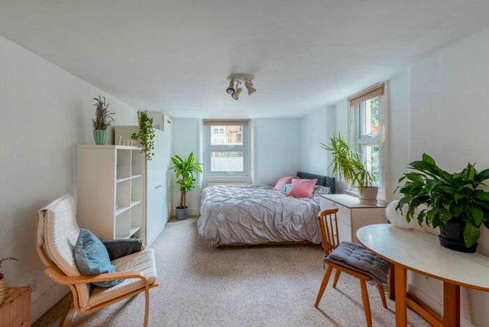 Studio To Rent In Dunster Gardens, London, NW6