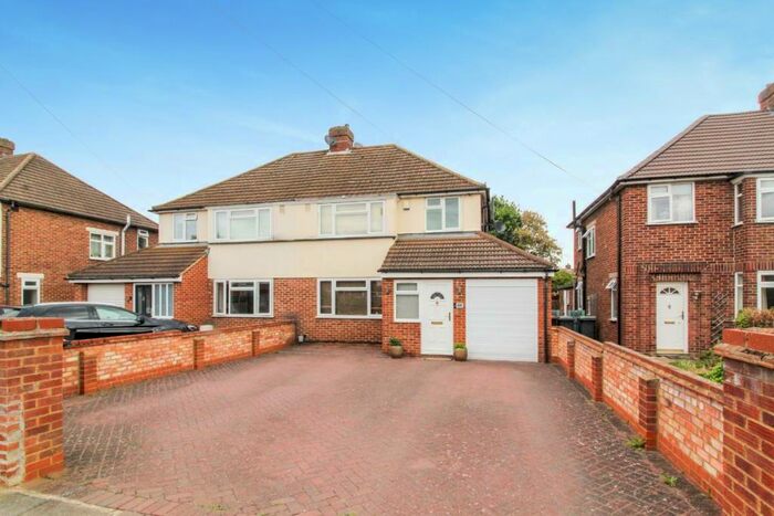 3 Bedroom Semi-Detached House To Rent In Aylesbury Road, Bedford, MK41