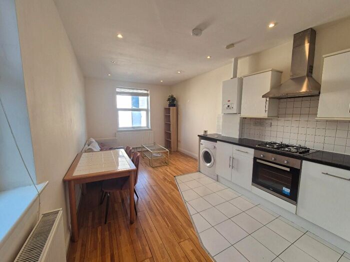 2 Bedroom Flat To Rent In East End Road, London, N2