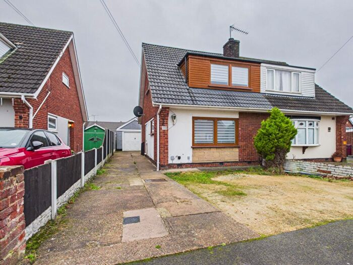 3 Bedroom Semi-Detached House For Sale In Woodclose Road, Scunthorpe, DN17