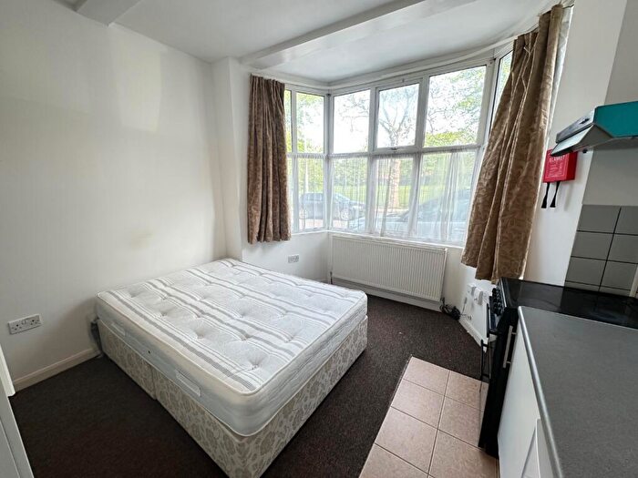 Studio To Rent In Brantwood Road, Luton, Bedfordshire, LU1