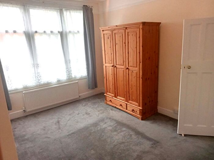 1 Bedroom Flat To Rent In Highwood Avenue, London, N12