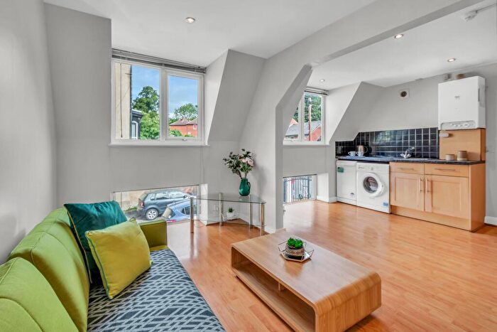 1 Bedroom Flat To Rent In Cliff Road, Leeds, LS6