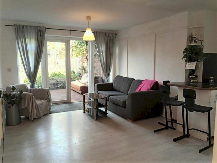 1 Bedroom Flat To Rent In Wallcote Avenue, London, NW2