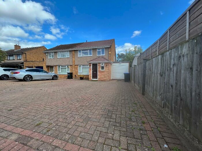 3 Bedroom Semi-Detached House To Rent In Nursery Road, Taplow, SL6