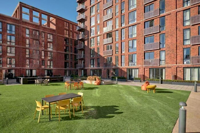 2 Bedroom Apartment To Rent In Upper Wharf Street, Manchester, Greater Manchester, M5
