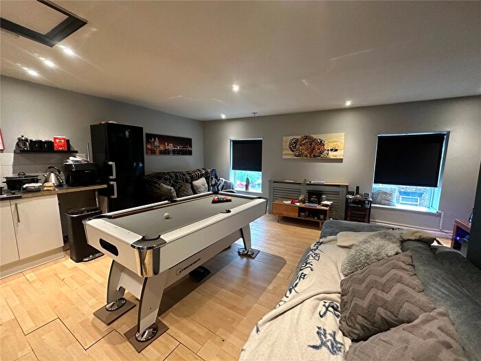 2 Bedroom Flat For Sale In Mersey Road, Widnes, Cheshire, WA8