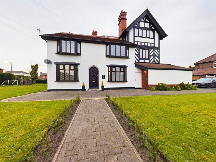 2 Bedroom Flat To Rent In The Grange, Grange Avenue, Flixton, Manchester, M41
