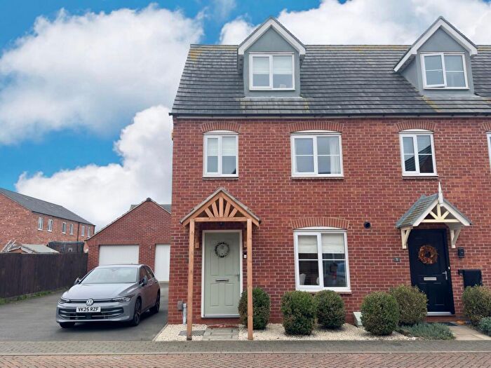 3 Bedroom End Of Terrace House For Sale In Magdalen Close, Syston, LE7