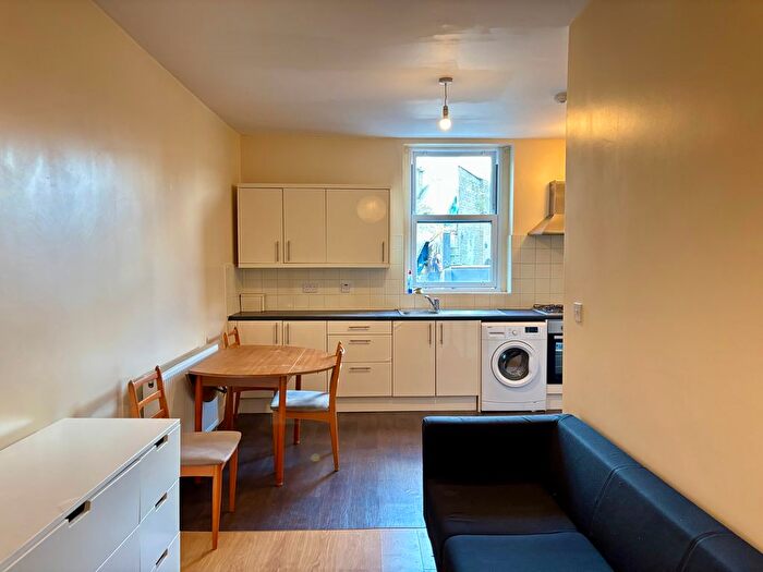 3 Bedroom Flat To Rent In Deptford High Street, London, SE8