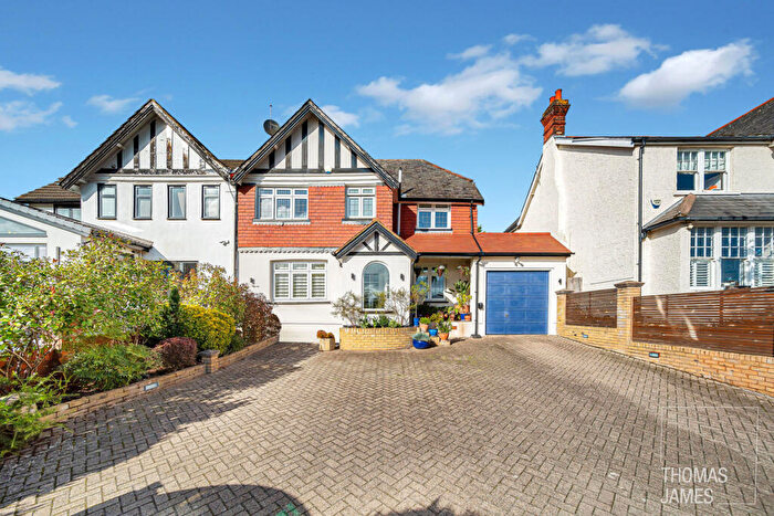 4 Bedroom Semi-Detached House For Sale In Chase Ridings, London, EN2