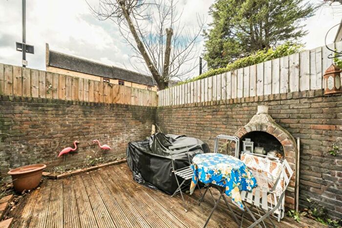 1 Bedroom Flat For Sale In Girdlestone Walk, Upper Holloway, N19