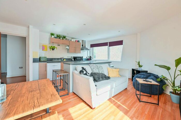 2 Bedroom Flat To Rent In John Ruskin Street, Elephant And Castle, London, SE5