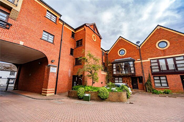 2 Bedroom Apartment For Sale In Wellowgate Mews, Grimsby, Lincolnshire, DN32