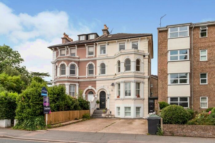 2 Bedroom Flat To Rent In Hook Road, Surbiton, Surrey, KT6