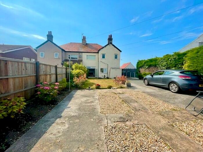 2 Bedroom Apartment To Rent In Llandudno Road, Rhos On Sea, LL28