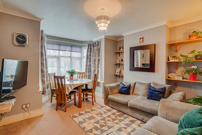 3 Bedroom Detached House For Sale In Cedar Road, Southampton, SO14