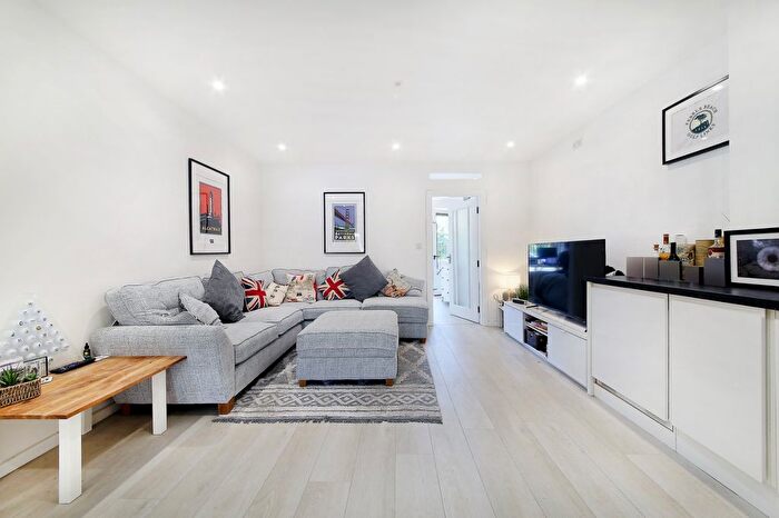 1 Bedroom Mews To Rent In Clapham Park Road, Clapham, SW4