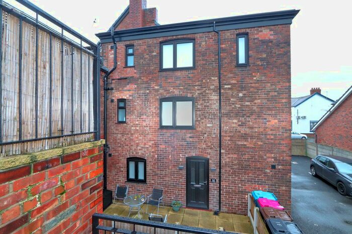 1 Bedroom Flat To Rent In Richbell Close, Irlam, Manchester M44