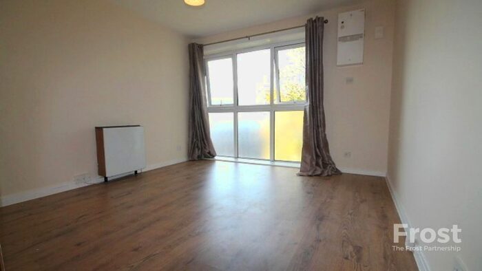1 Bedroom Flat To Rent In Harris Close, Hounslow, Middlesex, TW3