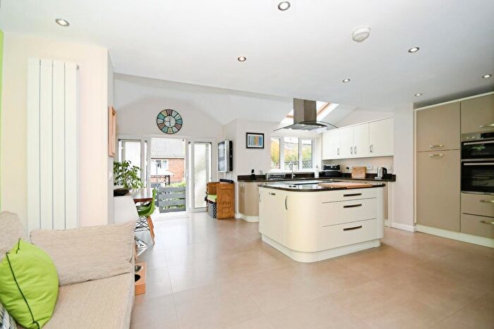 3 Bedroom Detached House For Sale In Upper Croft, New Tupton, Chesterfield, S42