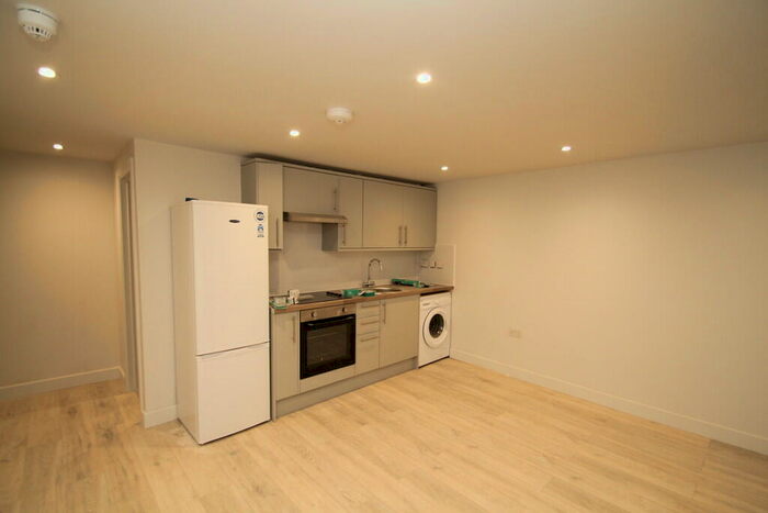 2 Bedroom Apartment To Rent In Roman Road, London, E3