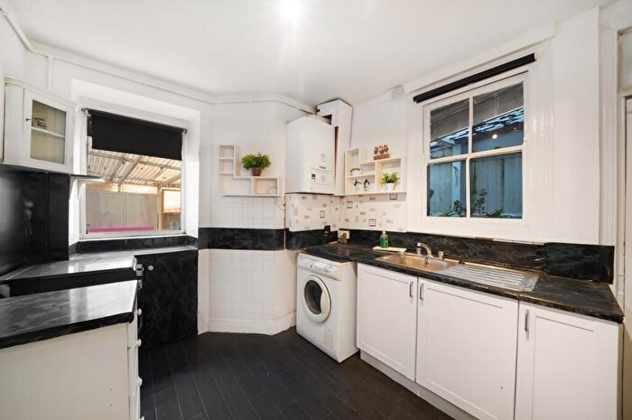 3 Bedroom House To Rent In Drayton Road, Harlesden, NW10