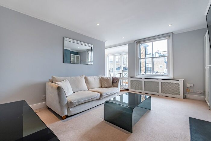 3 Bedroom Flat To Rent In Marloes Road, London, W8