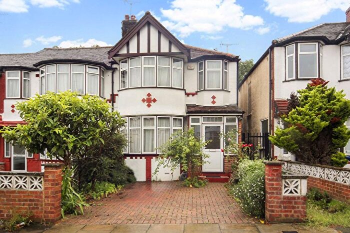 3 Bedroom Property For Sale In Cleveley Crescent, Ealing, W5