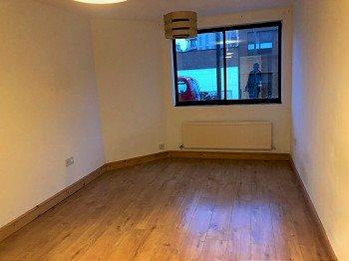 1 Bedroom Flat To Rent In Knight House, Barnet, EN4