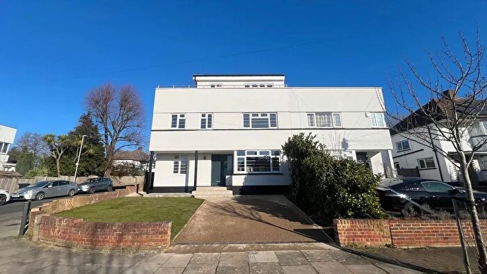 5 Bedroom Town House To Rent In Barnfield, New Malden, KT3