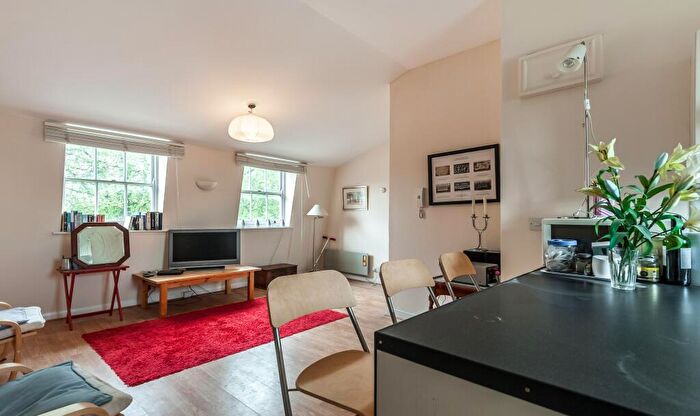 2 Bedroom Property To Rent In Kennington Park Road, London, Uk, SE11
