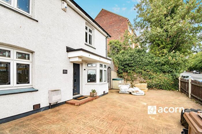 3 Bedroom Semi-Detached House To Rent In Brook Street Belvedere, DA17