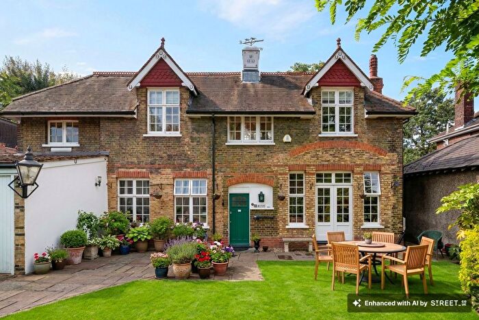 5 Bedroom Detached House For Sale In Hardy Road, Blackheath, SE3