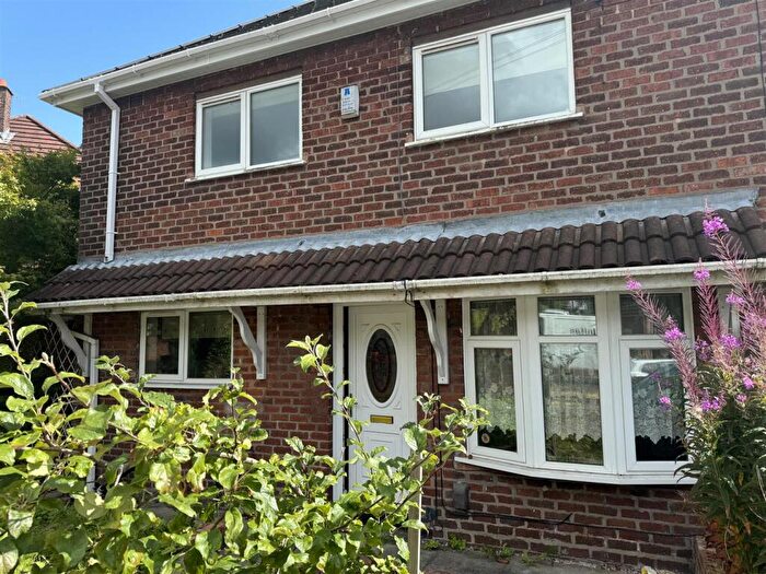 3 Bedroom Semi Detached House To Rent In Grayshott Road, Tunstall, Stoke-On-Trent, ST6
