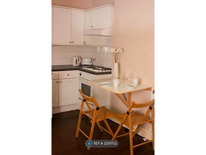 1 Bedroom Flat To Rent In Downfield Place, Edinburgh, EH11