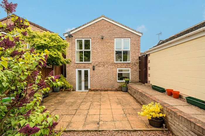 3 Bedroom Bungalow For Sale In Water Lane, Middlestown, Wakefield, West Yorkshire, WF4