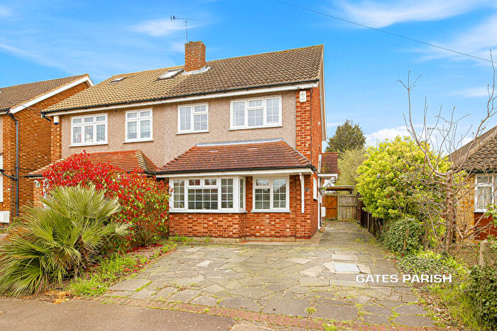 3 Bedroom Semi-Detached House For Sale In Kings Gardens, Upminster, RM14
