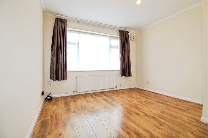 1 Bedroom Maisonette To Rent In Paulhan Road, Kenton, Harrow, HA3