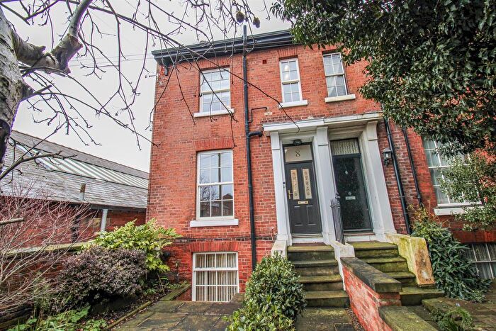 4 Bedroom End Terrace House For Sale In Cliff Parade, Wakefield, WF1