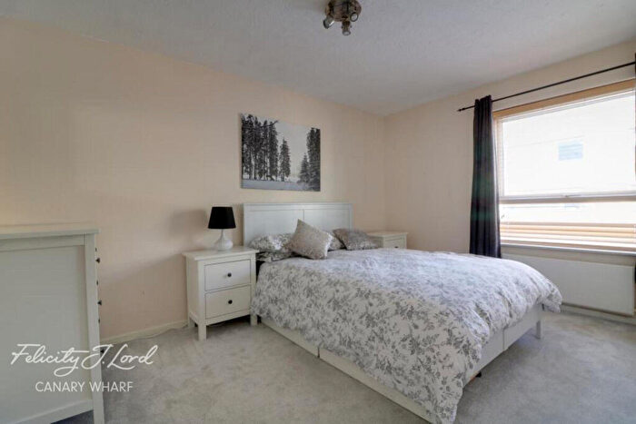 2 Bedroom Apartment To Rent In Ferry Street, London, E14