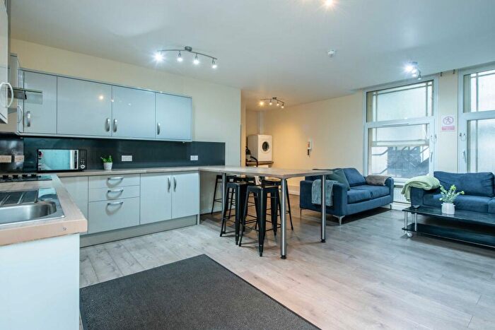 5 Bedroom Flat To Rent In - South Parade, Equitable House, NG1
