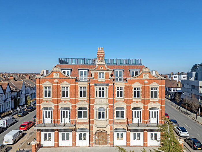 2 Bedroom Flat For Sale In The Grand Apartments, Leigh-On-Sea, SS9