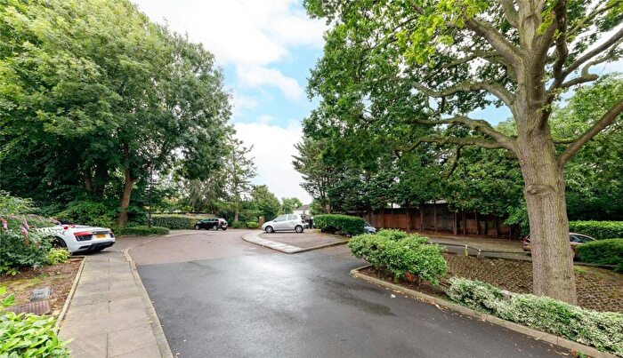 1 Bedroom Flat For Sale In Foxwood Green Close, Enfield, EN1
