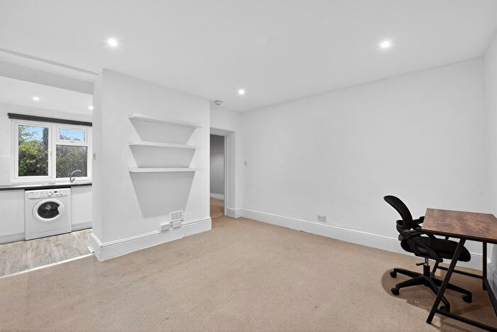 1 Bedroom Flat To Rent In Earlsfield Road, London, SW18