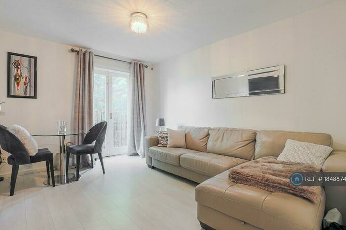 1 Bedroom Flat To Rent In Southerngate Way, London, SE14