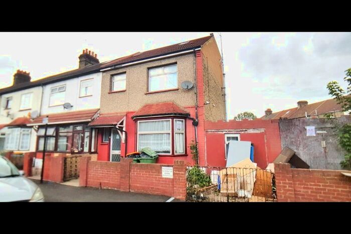 5 Bedroom Terraced House To Rent In Kempton Road, London E6