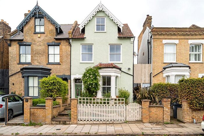 2 Bedroom Flat For Sale In Angles Road, London, SW16